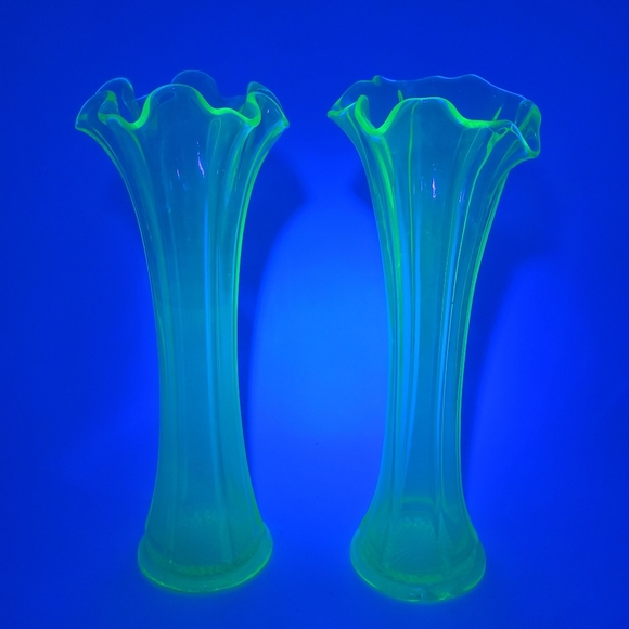 VTG Uranium Vaseline Greeb Ruffle Swung Glass Vases